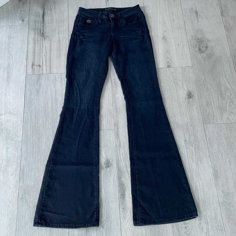 GUESS PREMIUM medium to high rise bellbottom Jean.